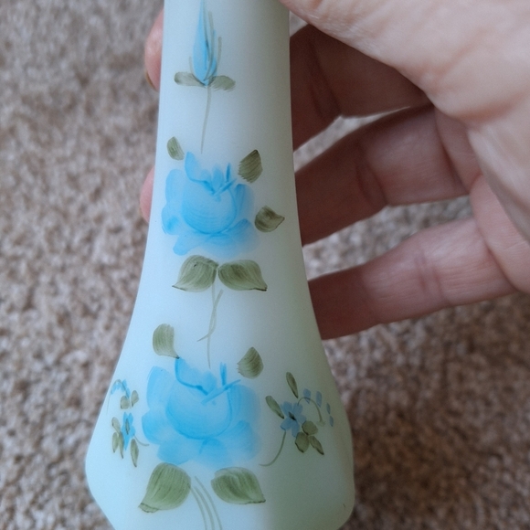 Vintage Fenton Handpainted/Signed 8" Bud Vase White Blue Floral - Picture 3 of 8